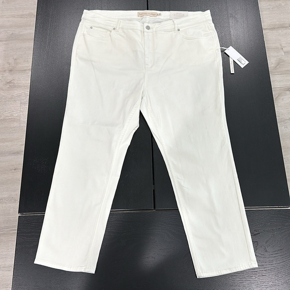 Soft Surroundings Ultimate Denim Straight Leg Jeans in Pearl Ivory Color - 22W - Picture 2 of 10